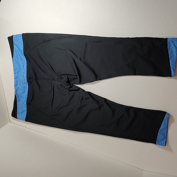 Women's M Capri Under Armour Heat Gear Fitted Leggings - Picture 3 of 4